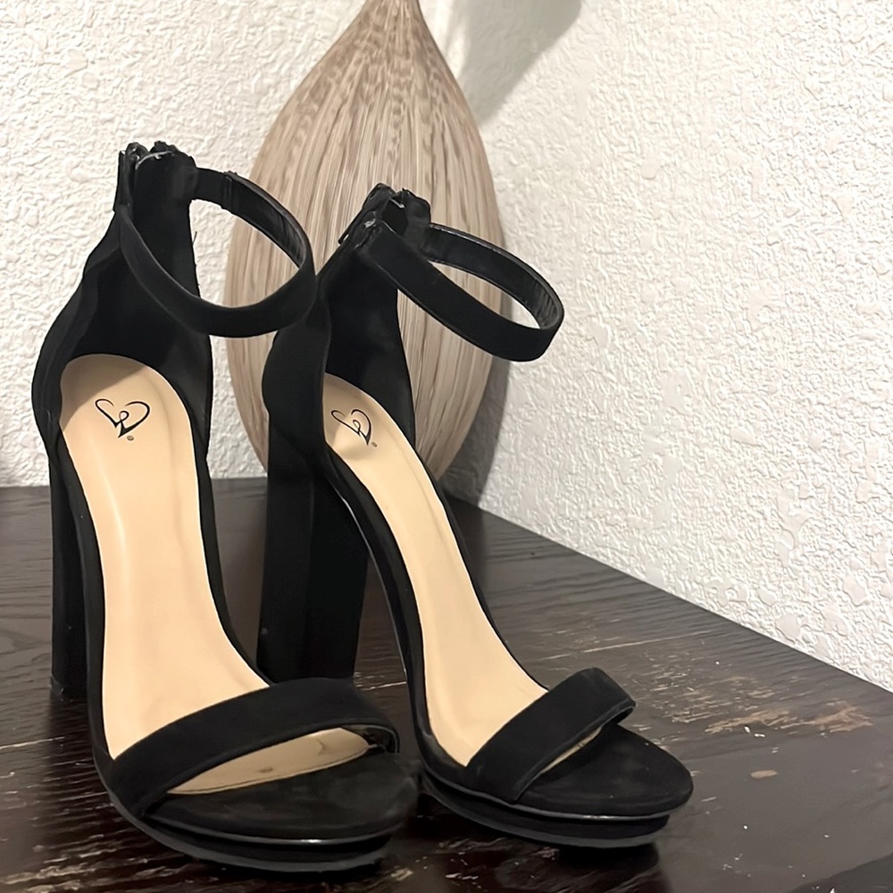 Black Windsor high heels size 6